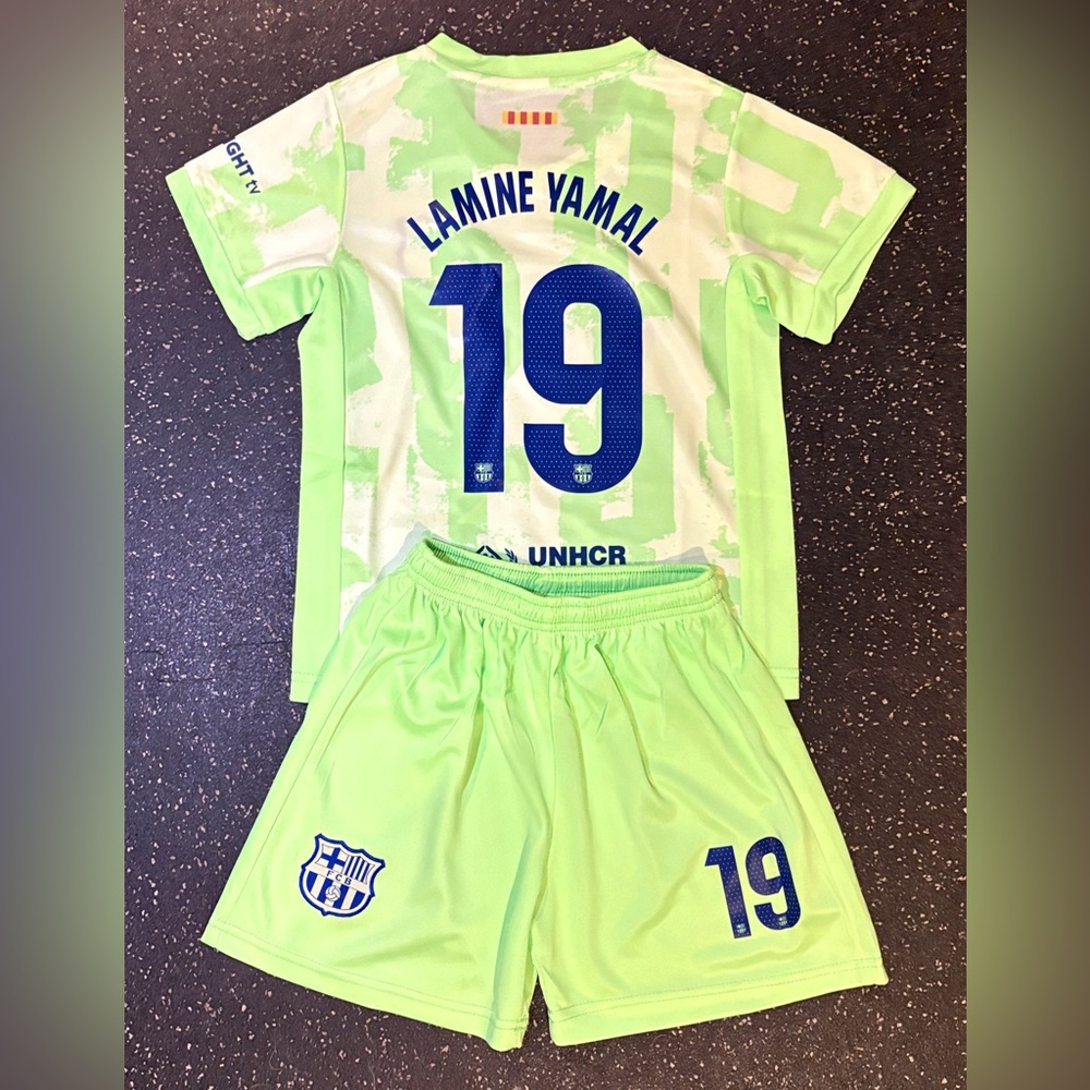 Kids Lamine Yamal Barc Green Soccer Jersey Set Toddler
/ Youth 2 Piece Set - Picture 2 of 2